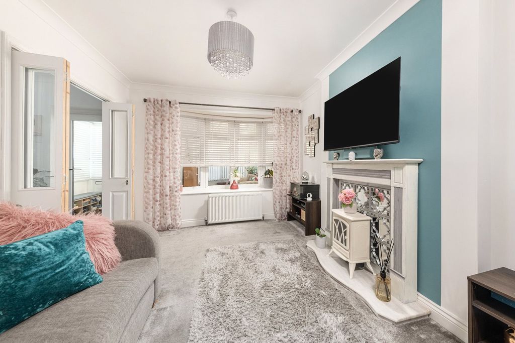 Property photo 2 of 11 Picture No. 12