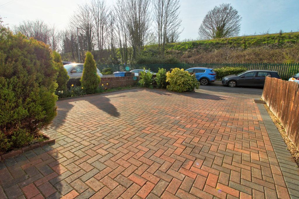 Property photo 3 of 14 Driveway
