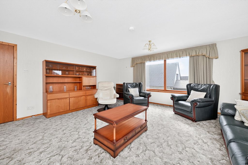 Property photo 3 of 35