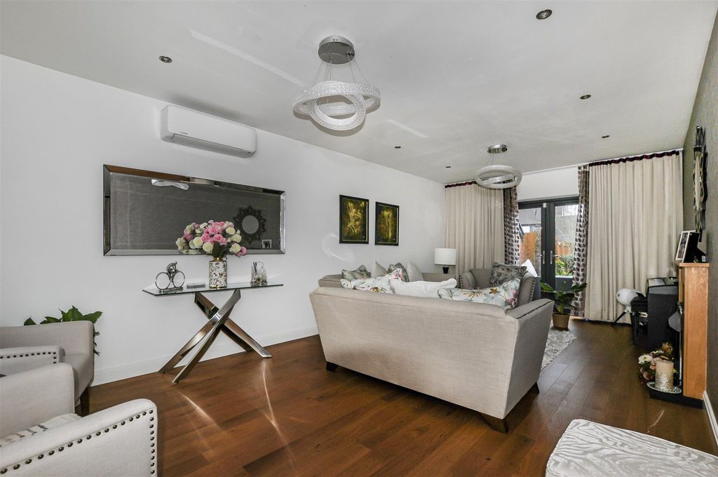 Property photo 3 of 25