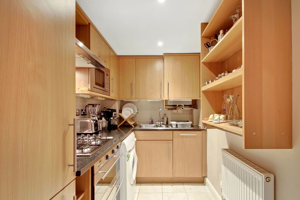 Property photo 2 of 11 Kitchen