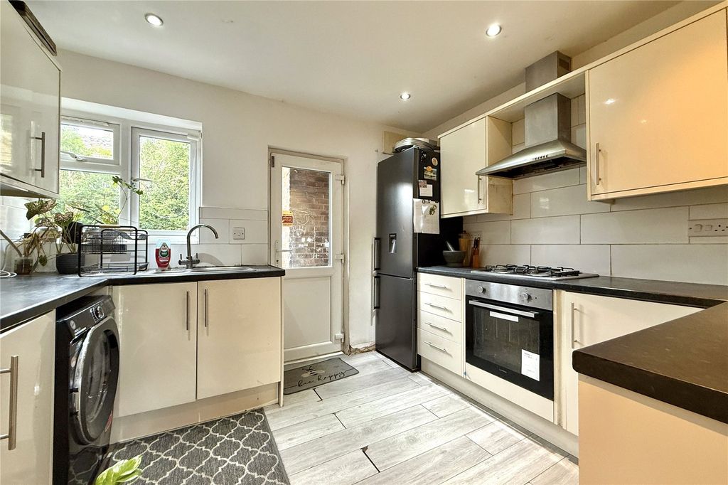 Property photo 3 of 12 Picture No. 11