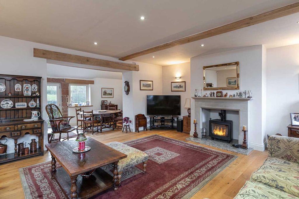 Property photo 2 of 32