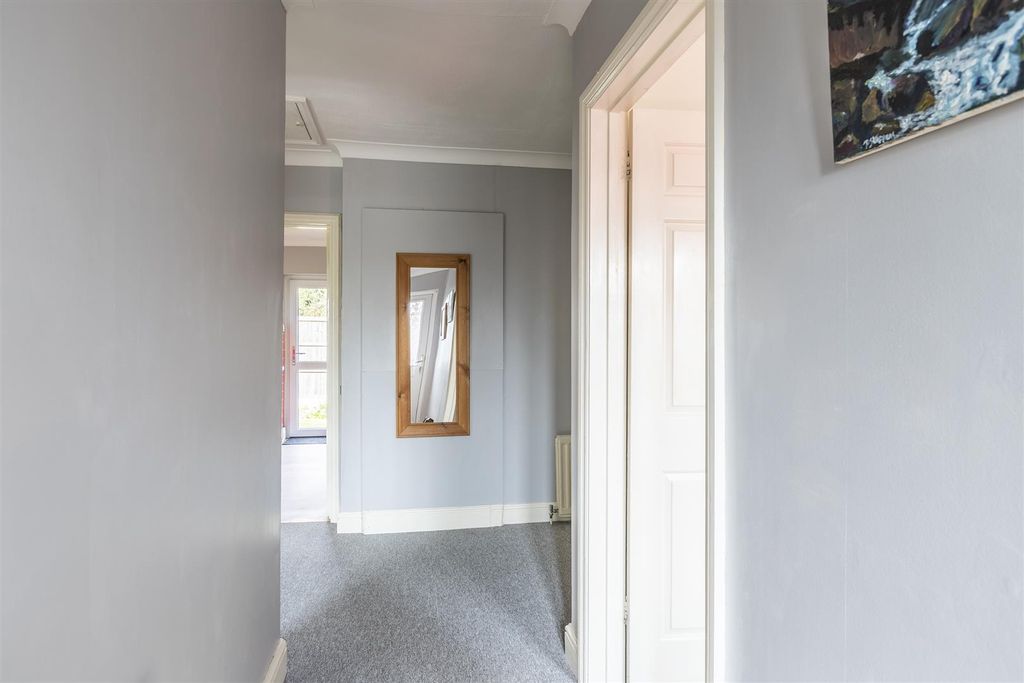 Property photo 3 of 31 Entrance Hall