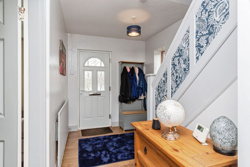 Property photo 2 of 12 Entrance Hall