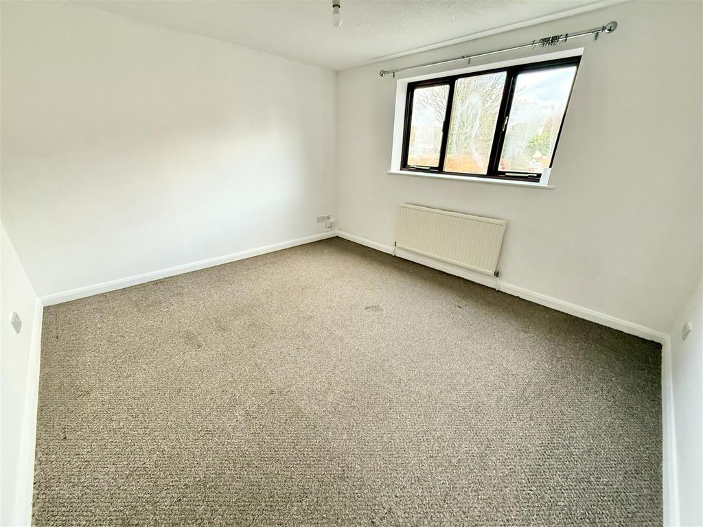 Property photo 2 of 6 Living Room