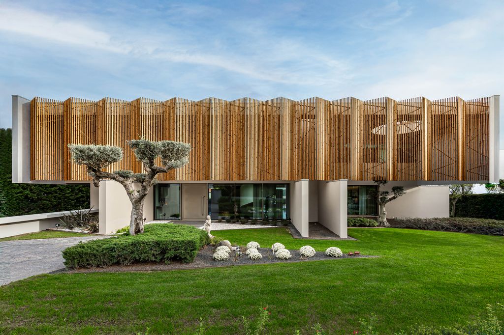 Property photo 1 of 65