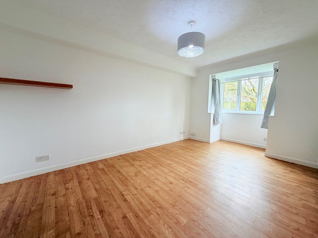 Property photo 2 of 6 4