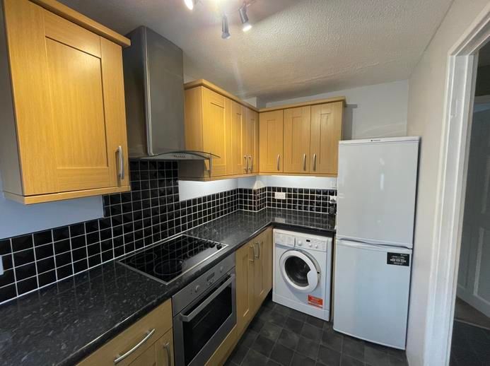 Property photo 3 of 8 Kitchen