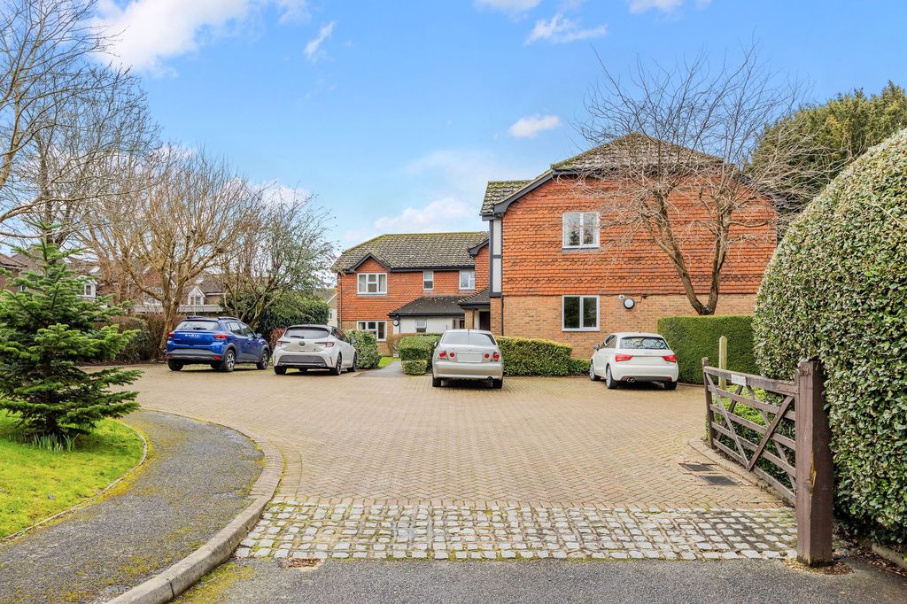 Additional image 11 of 2 bed flat for saleSurrey RH7