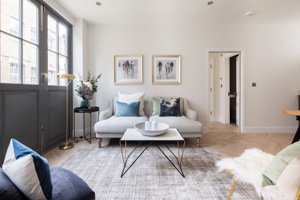 Property photo 3 of 12 Livingroom-3Bed-R...