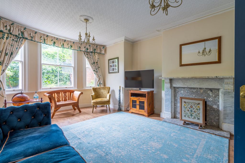 Property photo 2 of 19