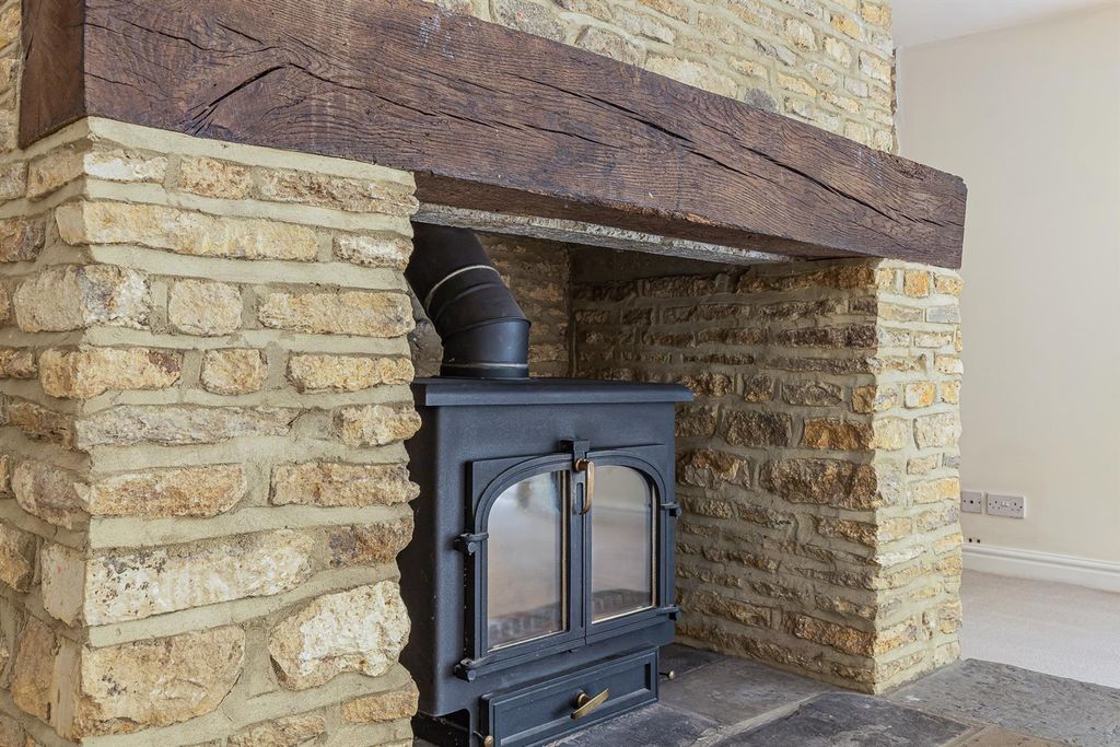 Property photo 2 of 18 302683.Jpg