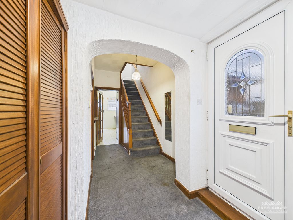 Property photo 2 of 12 Entrance Hallway