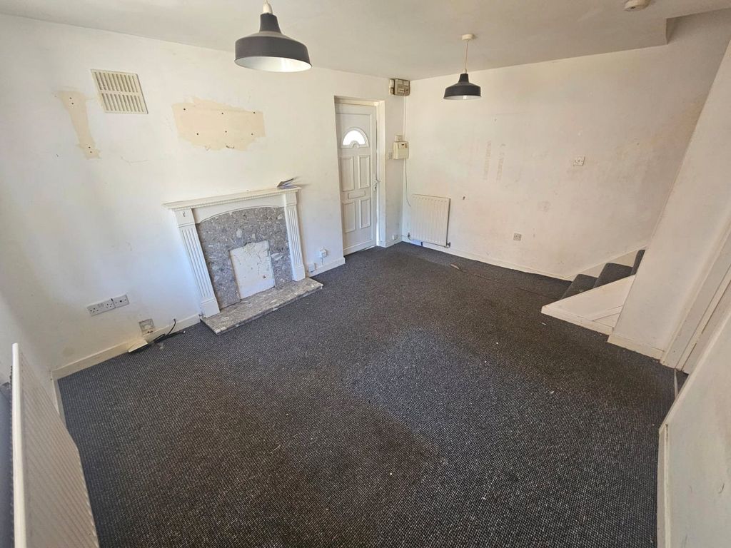 Property photo 2 of 15 Picture No. 16