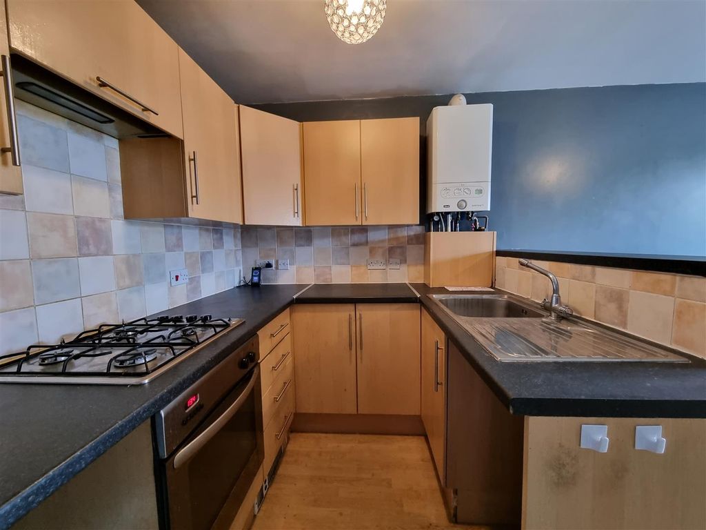 Property photo 2 of 9 Kitchen