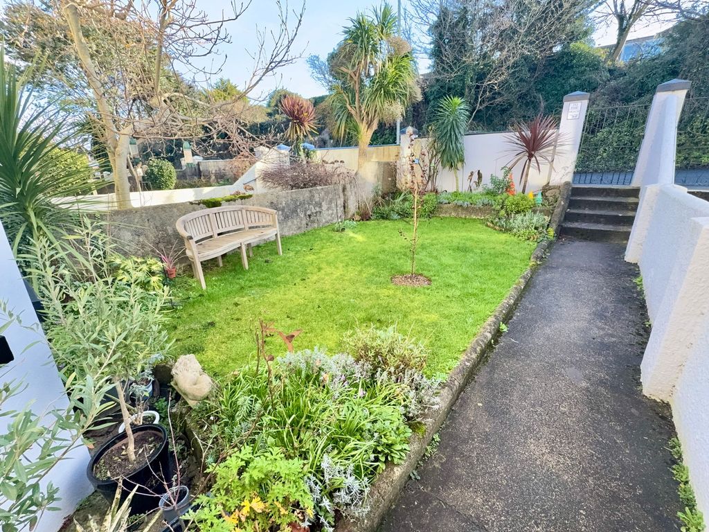 Property photo 2 of 20