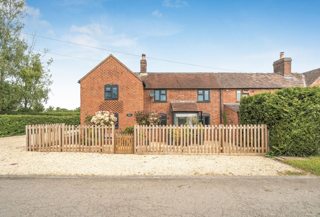 Property photo 1 of 18 1453723-18-69Fb81...