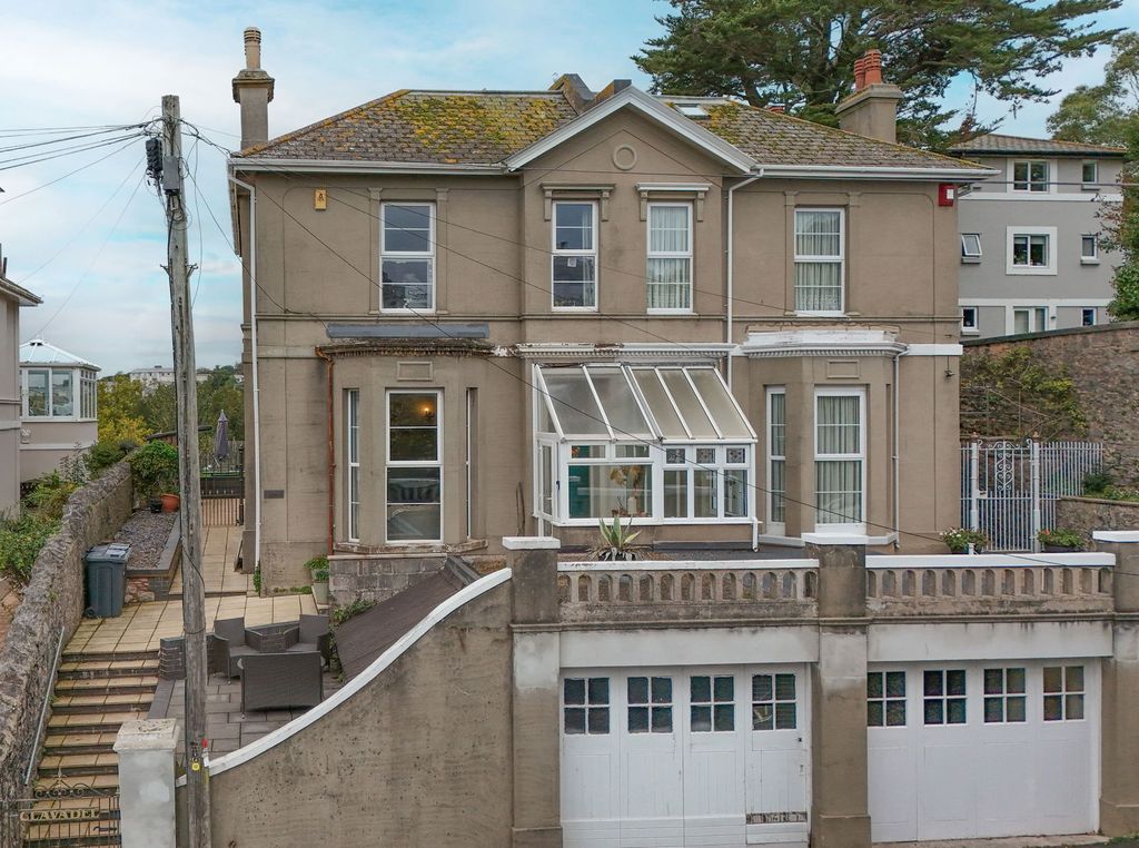 Property photo 1 of 28