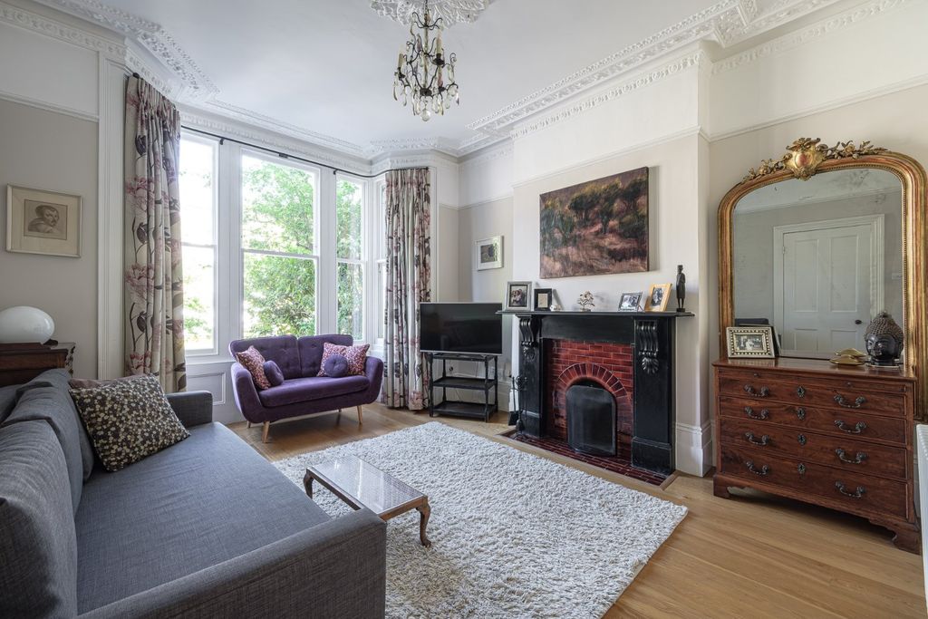 Property photo 2 of 27