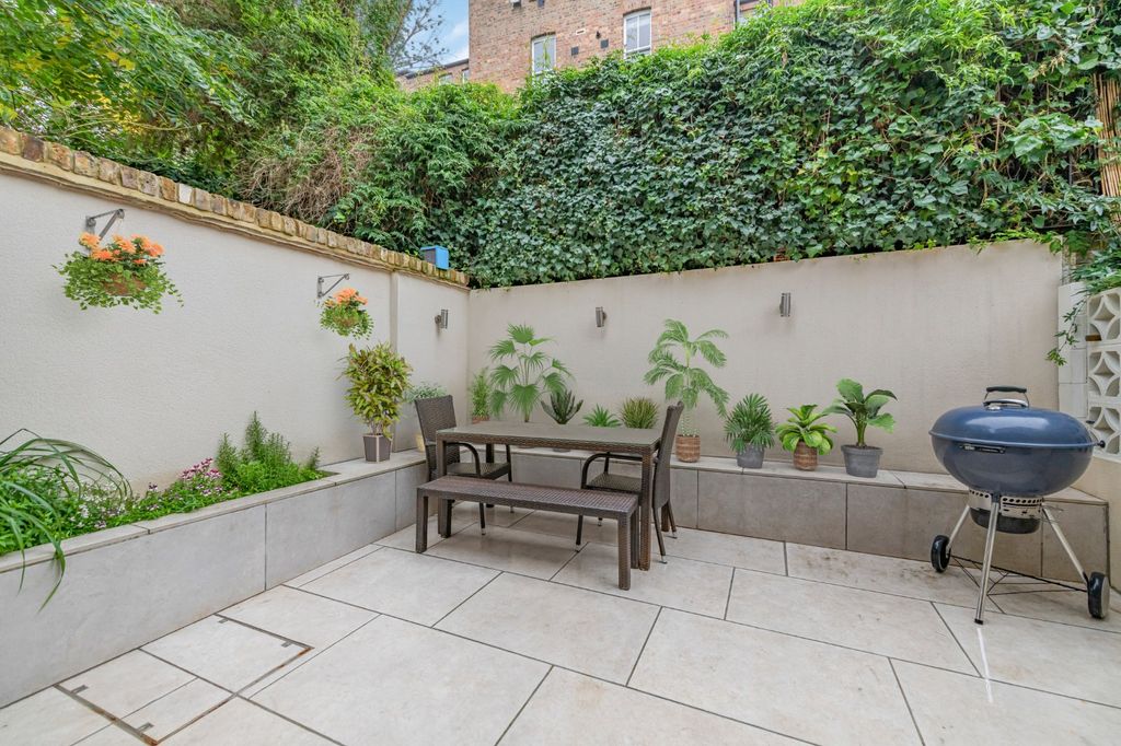 Property photo 3 of 16 Garden