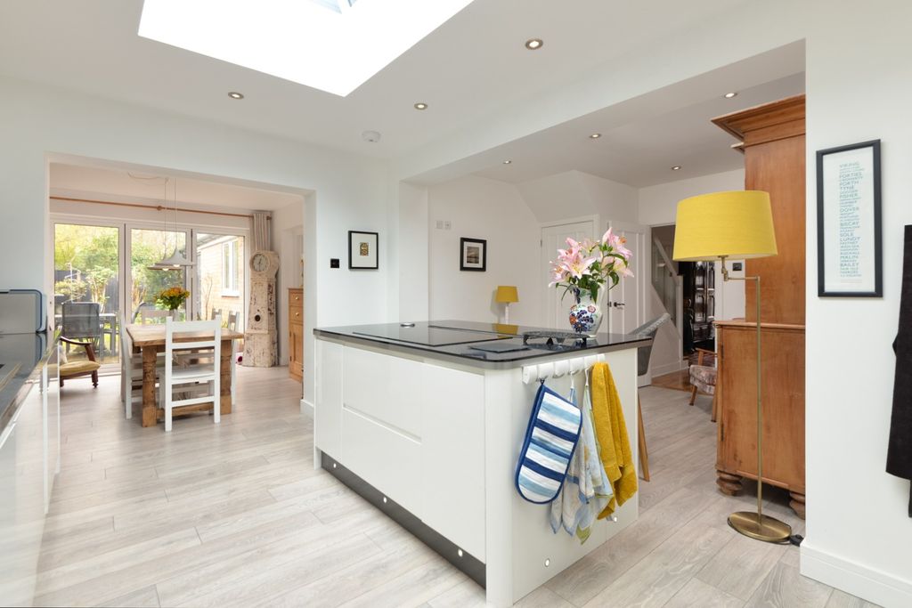 Property photo 3 of 24 2136277
