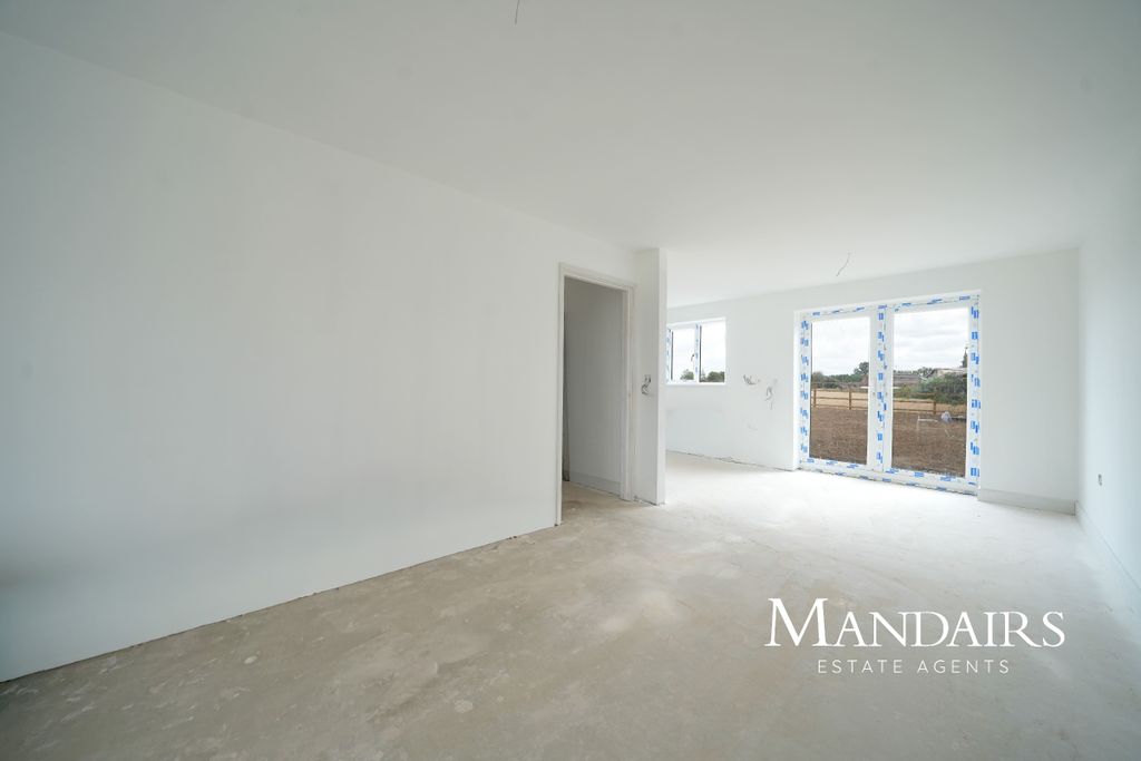 Property photo 2 of 23