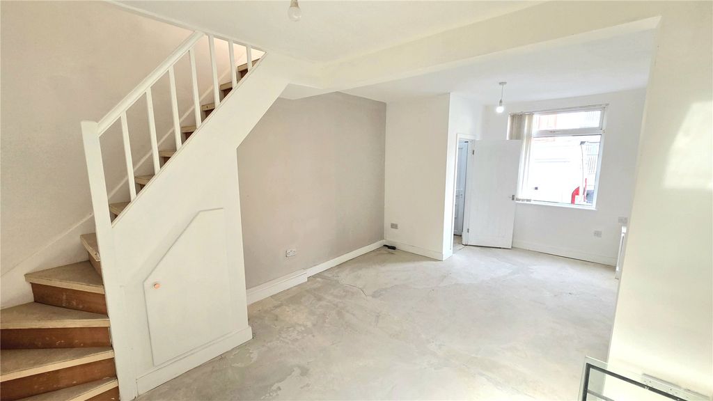 Property photo 2 of 17 Picture No. 13