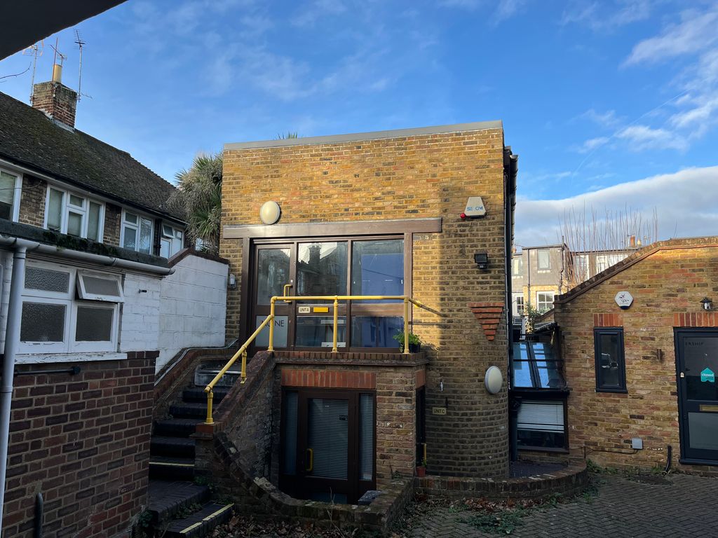 Property photo 1 of 4