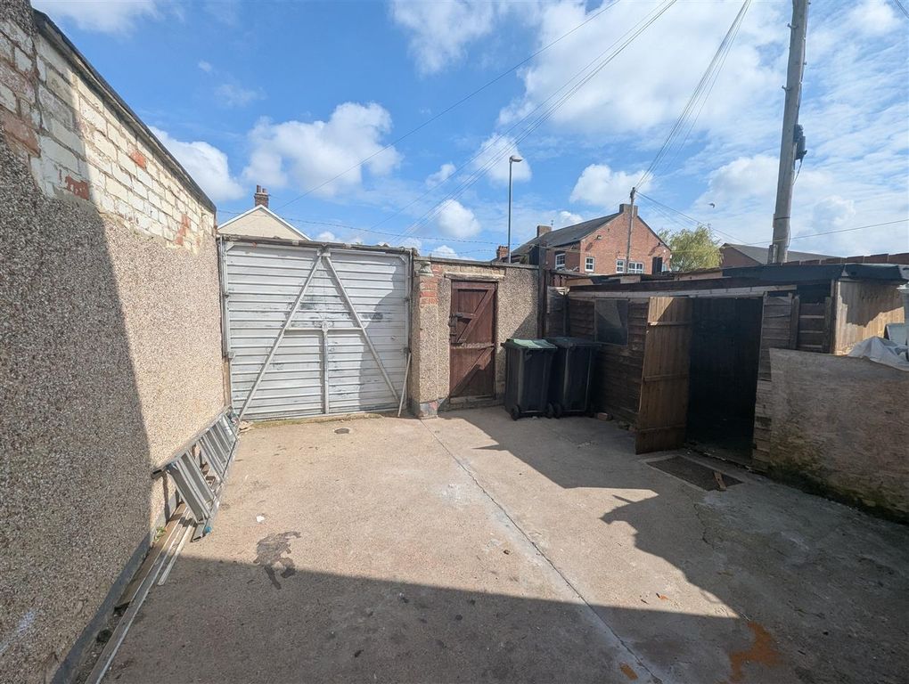 Property photo 3 of 15 Externally