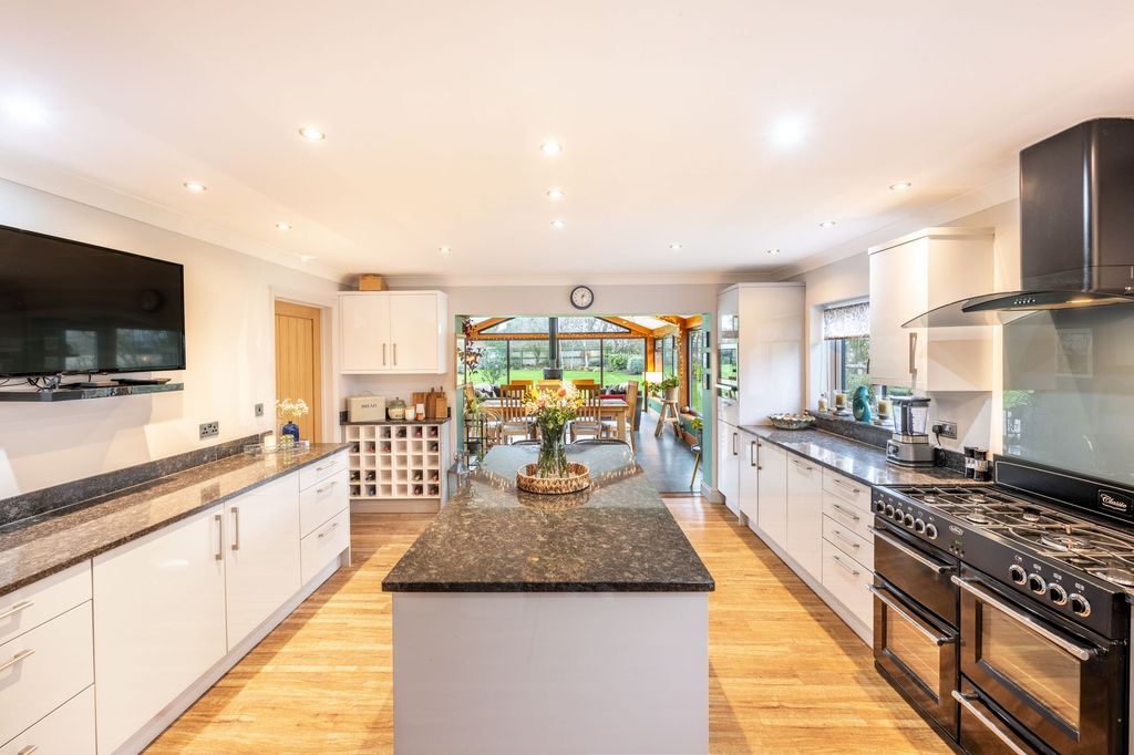 Property photo 3 of 54