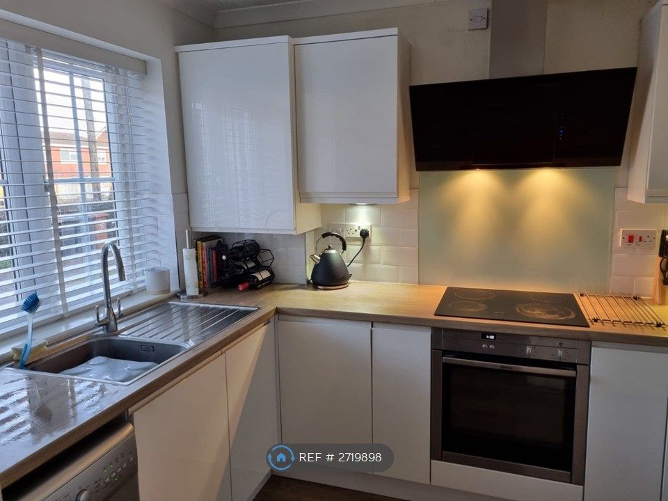 Property photo 3 of 13 Kitchen