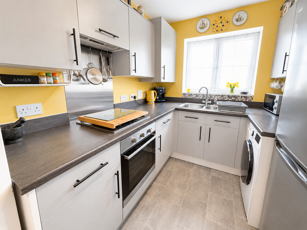 Property photo 3 of 12 Kitchen