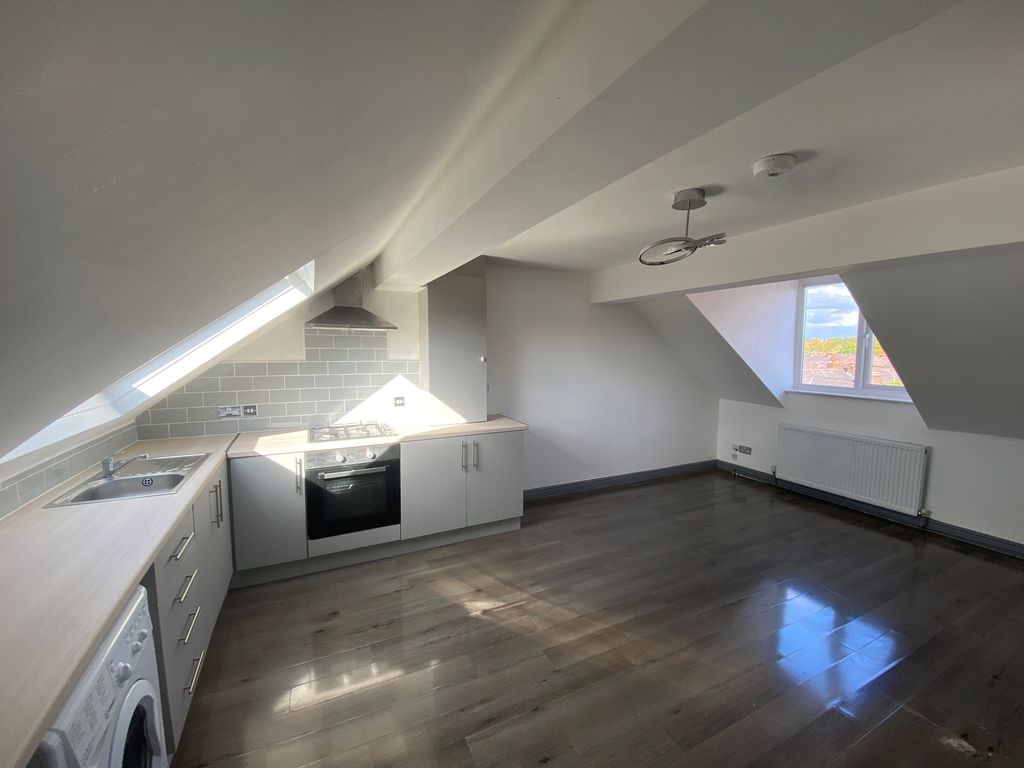 Property photo 2 of 9 Kitchen/Lounge