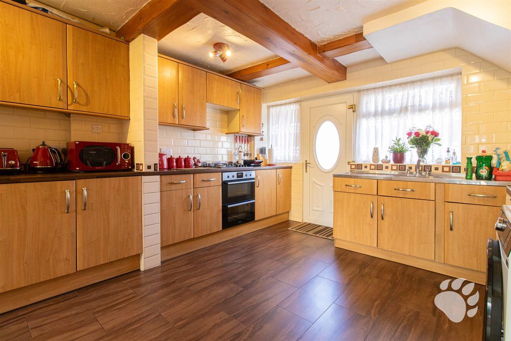 Property photo 3 of 21 Kitchen