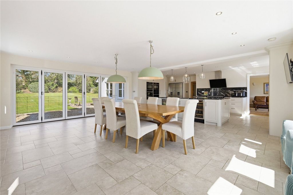 Property photo 3 of 33 Kitchen/Dining