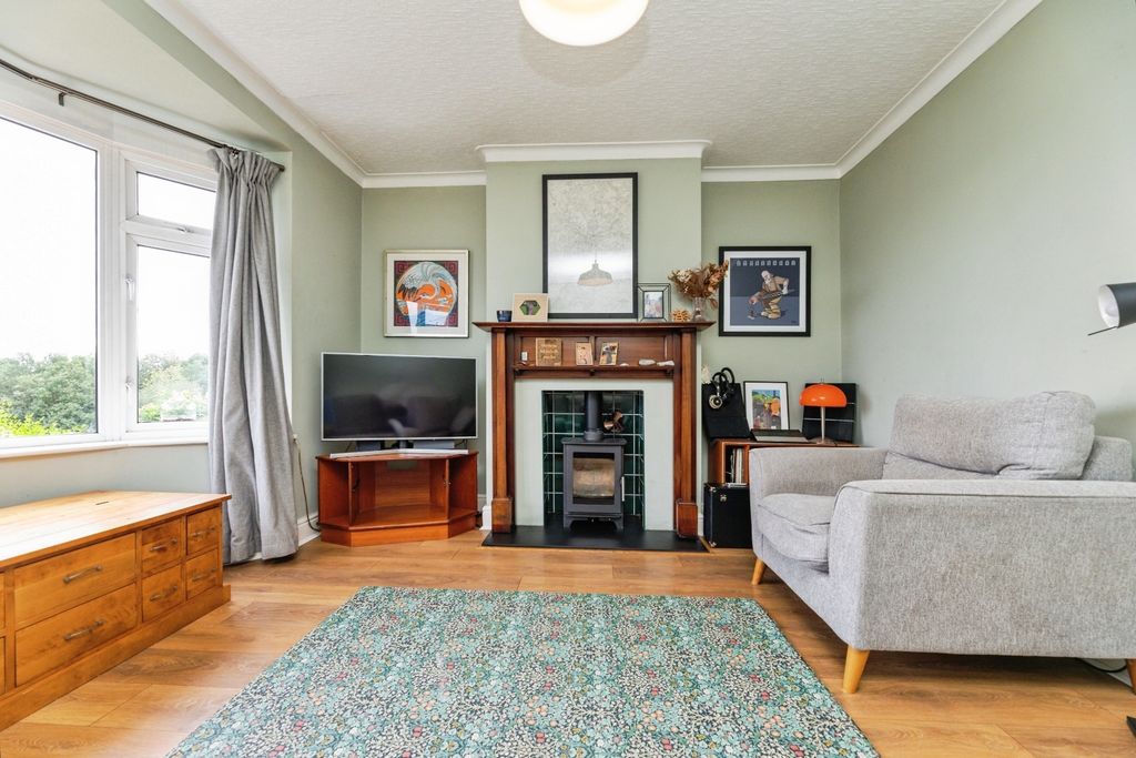 Property photo 3 of 24 Pbox-Living_Room-326971.Jpg