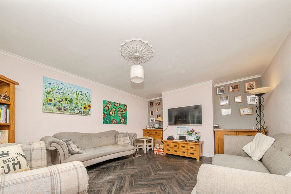 Property photo 2 of 20