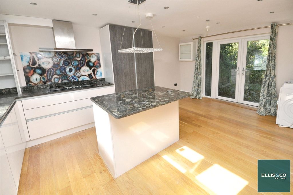 Property photo 3 of 16 Picture No. 07