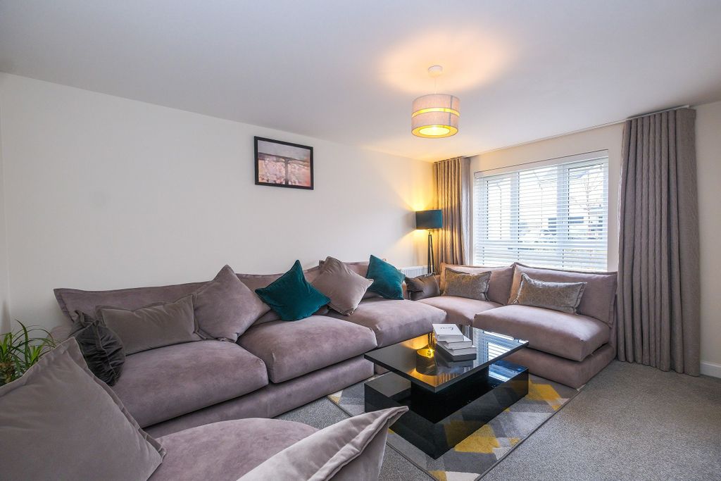 Property photo 3 of 25