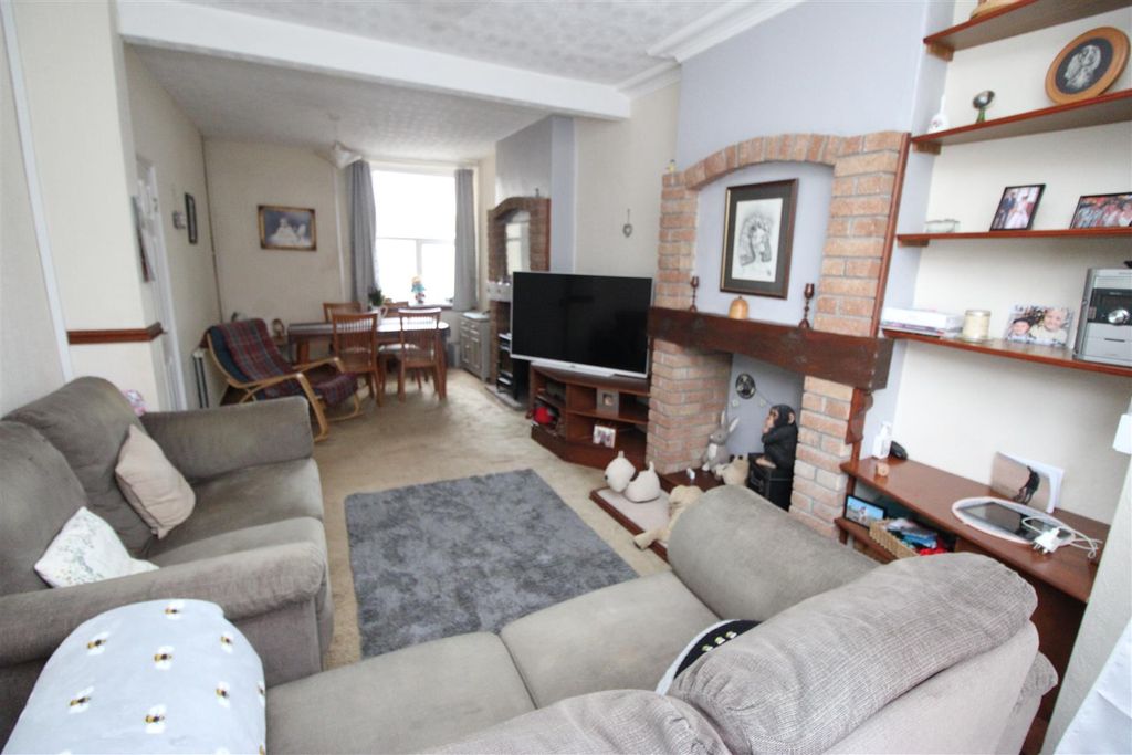 Property photo 2 of 14