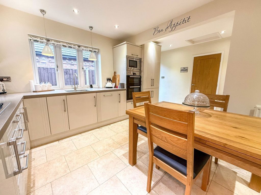 Property photo 3 of 32