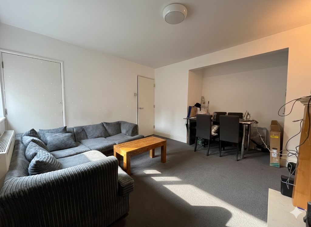 Property photo 2 of 8 4873433