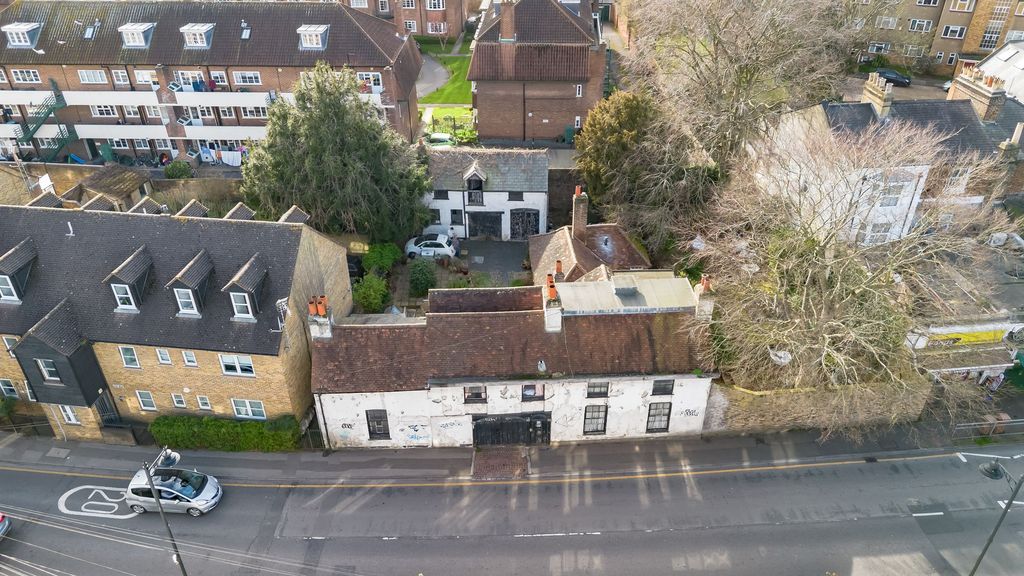 Property photo 3 of 19