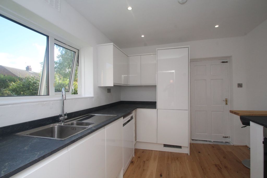 Property photo 3 of 18 Picture No. 24
