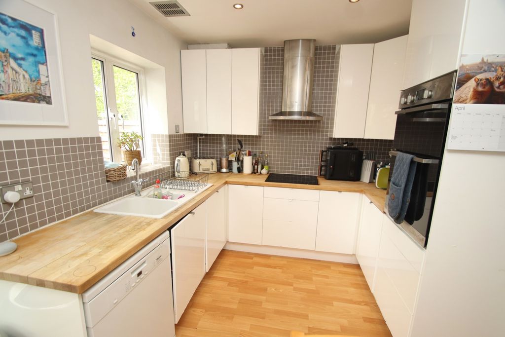 Property photo 3 of 19 Photo 7