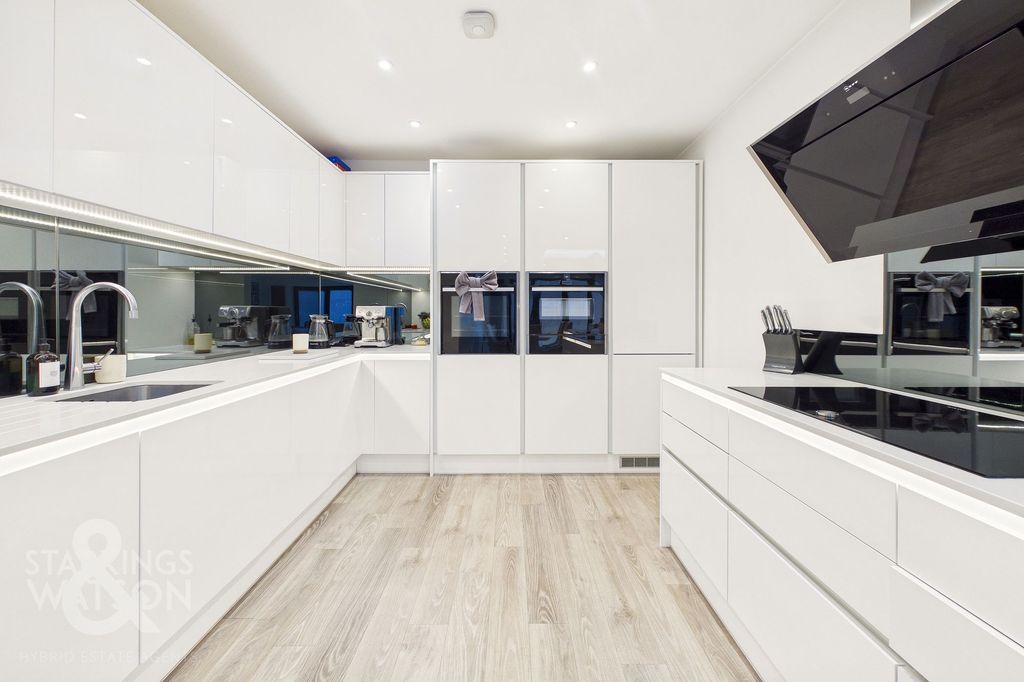 Property photo 3 of 28