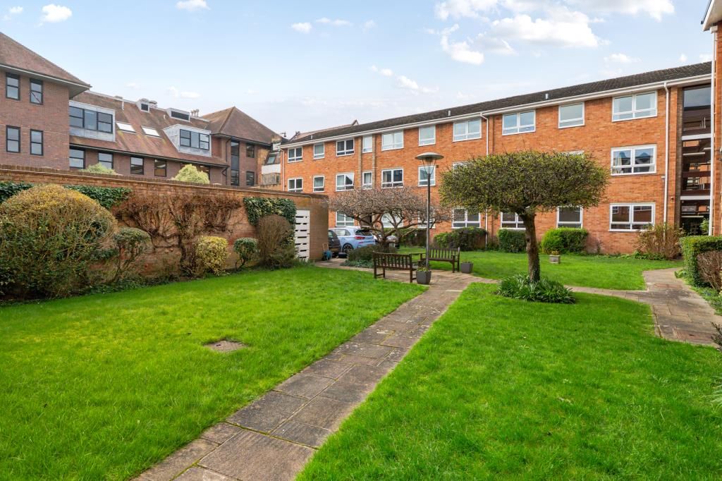 Property photo 2 of 3 .