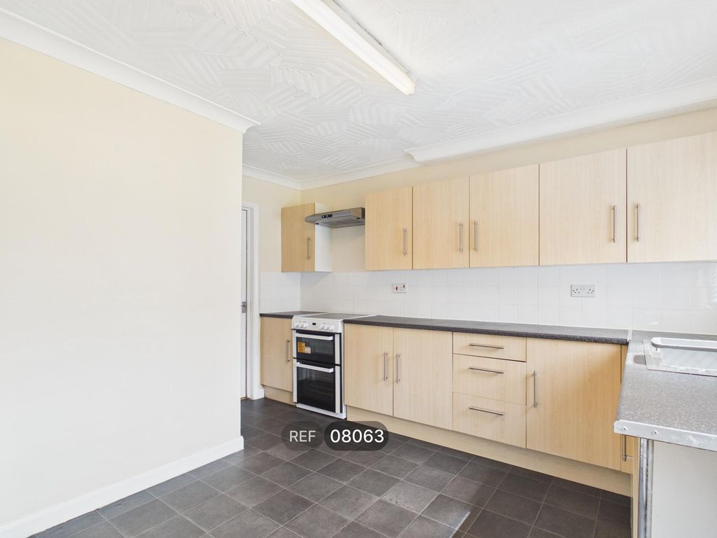 Property photo 2 of 14 Kitchen