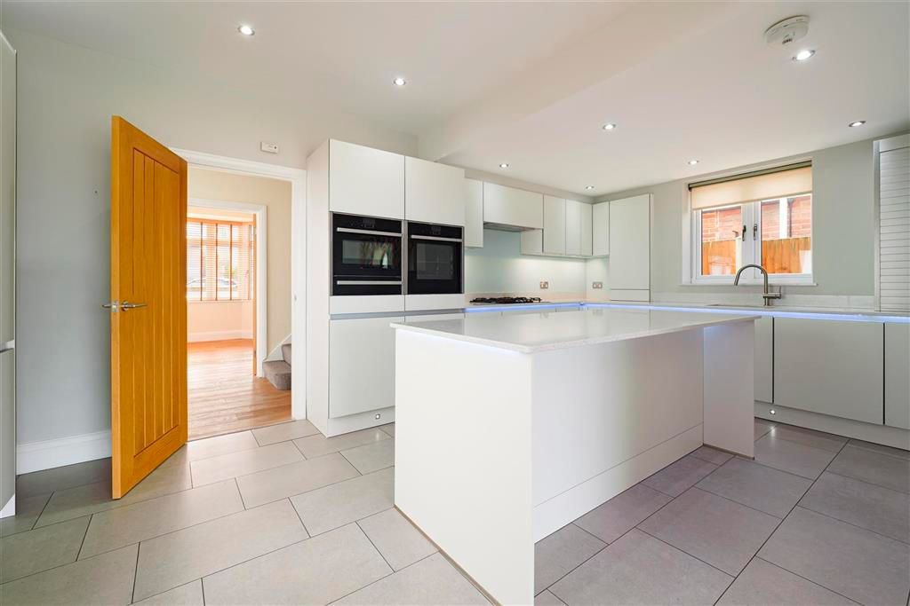 Property photo 3 of 21 Kitchen